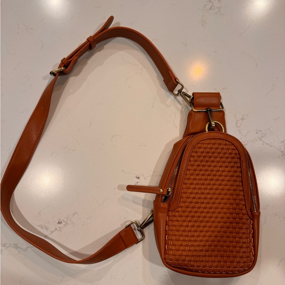 Elegant Tan Woven Leather Crossbody Bag - Picture 2 of 7
